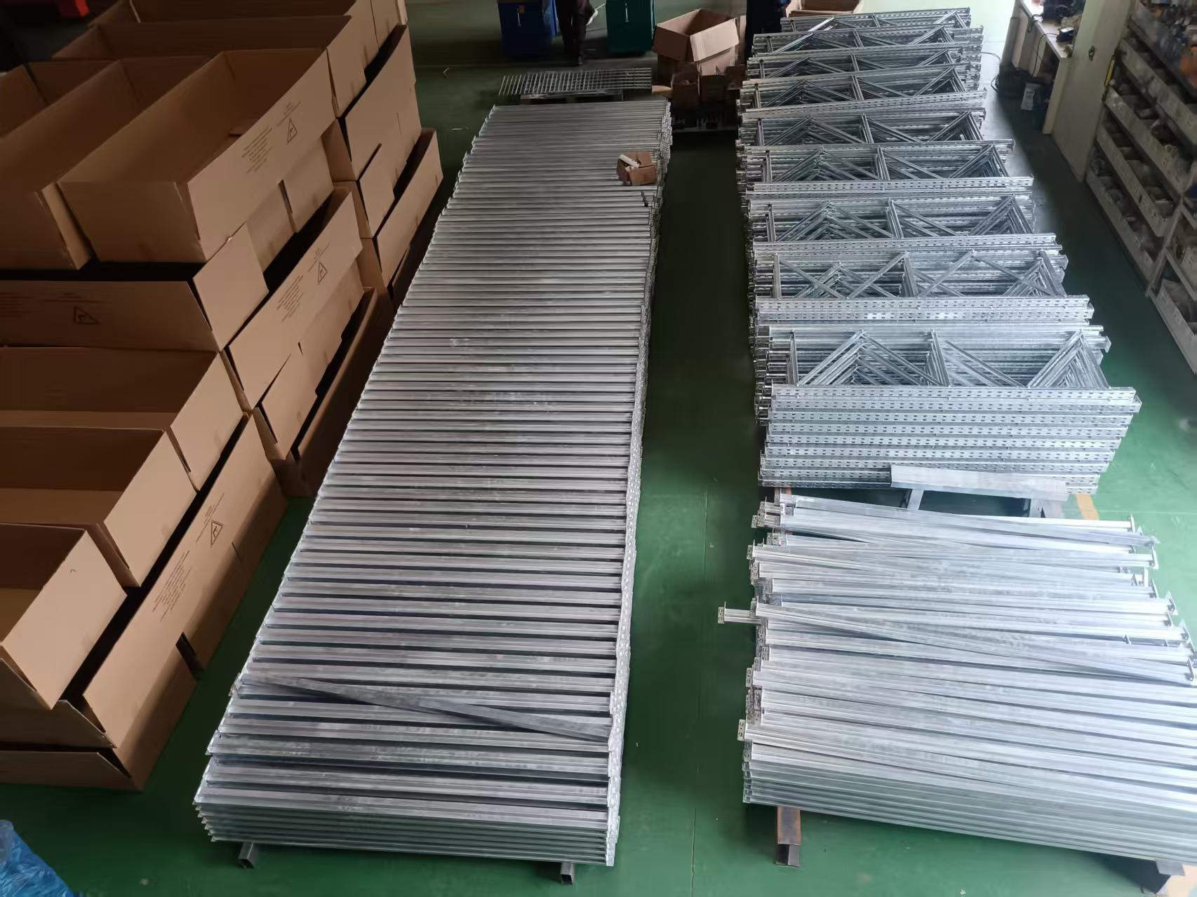 1741233281565705.jpg 出口镀锌货架横梁柱片.jpg